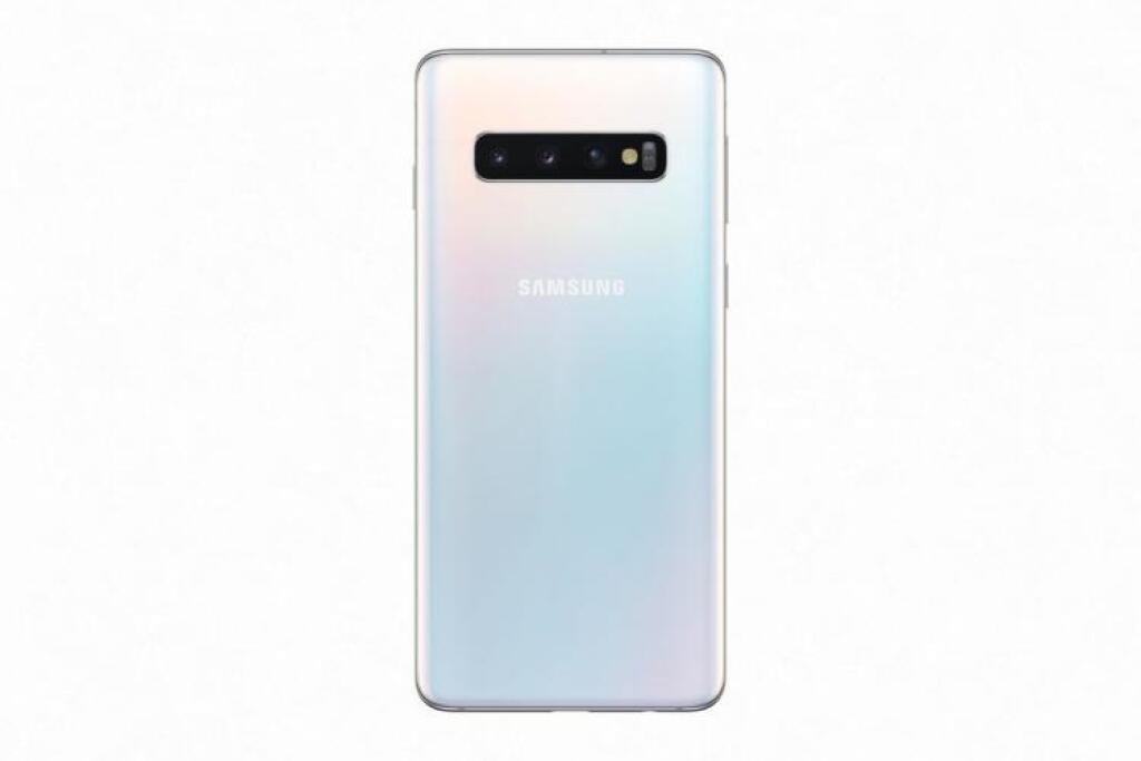 Galaxy S10 je tu v troch edíciách. Pridal tretí fotoaparát aj dieru v displeji