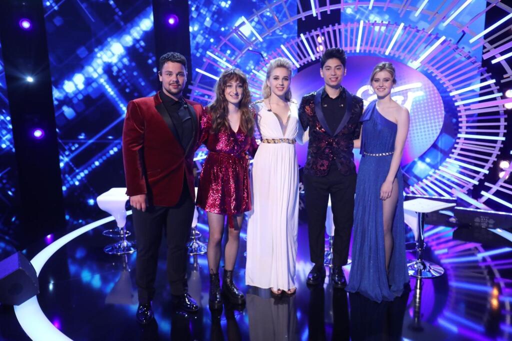 Najlepšia pätica uplynulého ročníka SuperStar: Martin Schreiner, Barbora Piešová, Diana Kovaľová, Giovanni Ricci a Dominika Lukešová.
