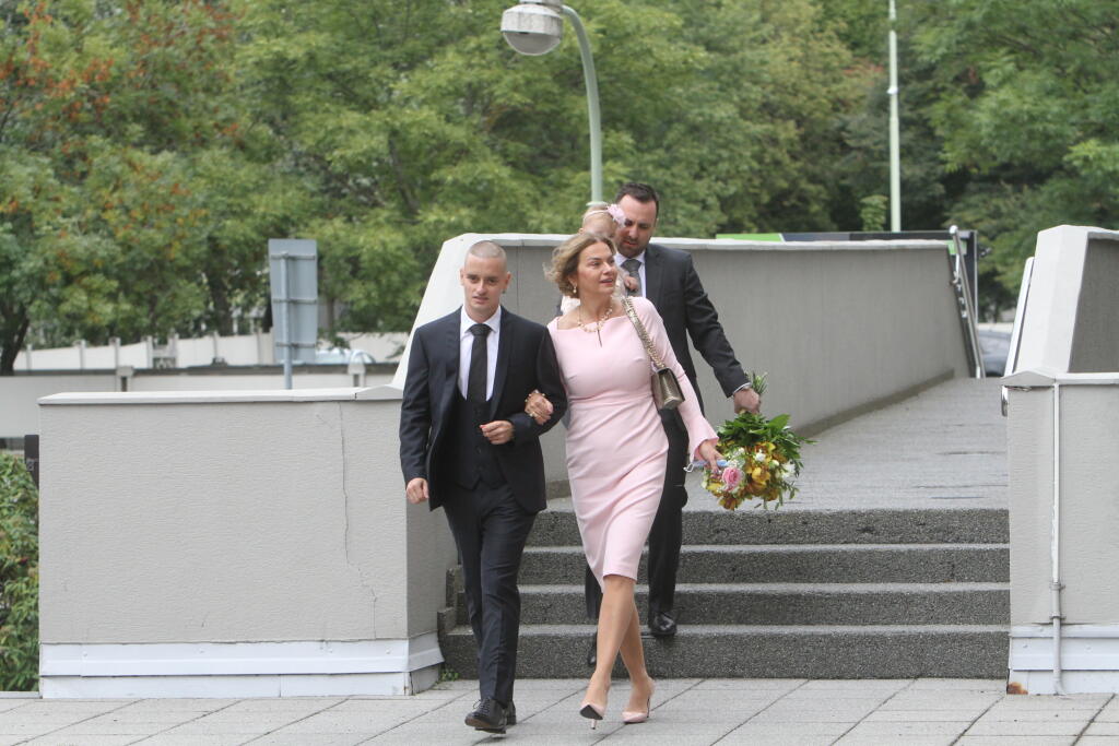 Monika Beňová rok po pôrode ohúrila na synovej svadbe skvelou postavou.
