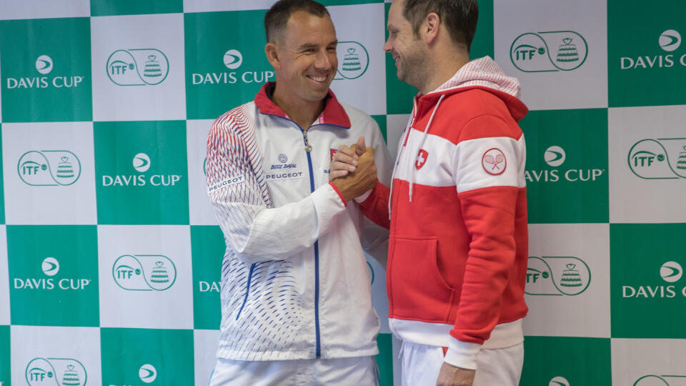 Tlačovka pred tenisovým zápasom v rámci Davis Cupu medzi Slovenskom a Švajčiarskom. Na snímke je Dominik Hrbatý a Severin Lüthi.