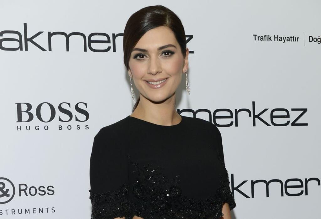 Bergüzar Korel sa preslávila vďaka tureckému seriálu Tisíc a jedna noc.