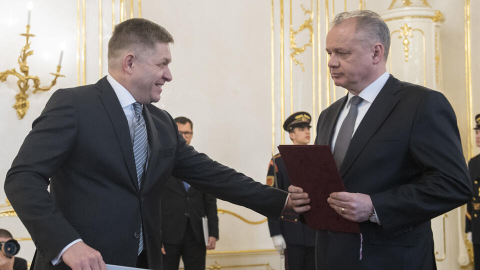 Odstupujúci premiér Robert Fico (vľavo) a prezident SR Andrej Kiska 15. marca 2018 v Bratislave. Robert Fico skončil vo funkcii predsedu vlády SR. Svoju demisiu podal vo štvrtok do rúk prezidenta Andreja Kisku. FOTO TASR - Martin Baumann