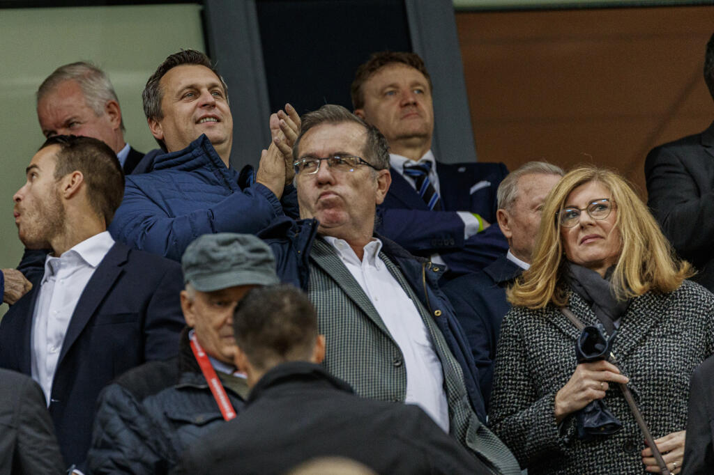 Andrej Danko si nenechal ujsť kvalifikačný zápas ME vo futbale medzi Slovenskom a Walesom. Na tribúne vtedy nechýbal ani bývalý prezident Rudolf Schuster či exministerka Gabriela Matečná.