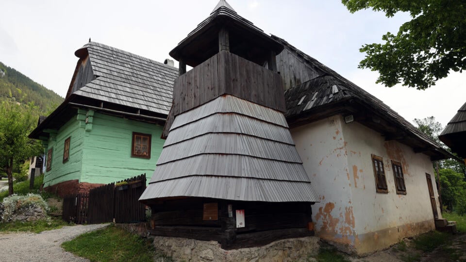 Vlkolínec je podhorská osada a miestna časť okresného mesta Ružomberok. Je to pamiatková rezervácia ľudovej architektúry zapísaná vo svetovom zozname UNESCO.