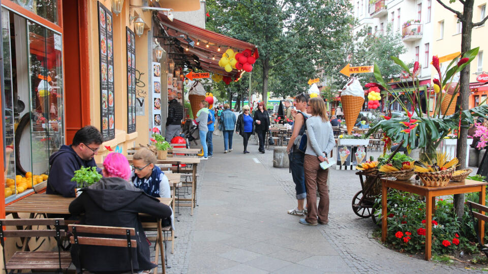 Berlin,,Germany,-,August,26,,2014:,People,Dine,Out,In