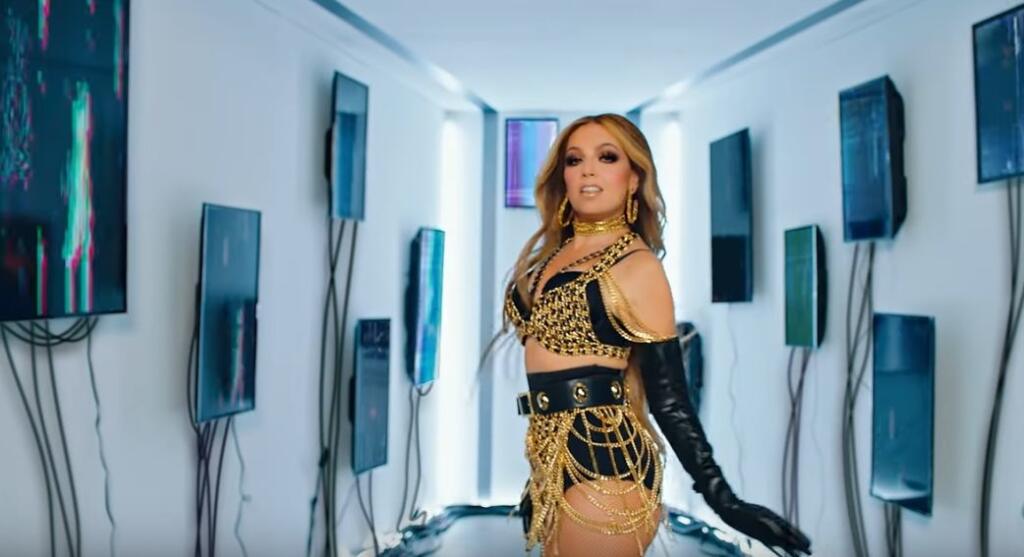 Thalía v novom videoklipe.