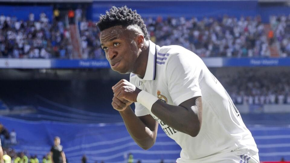 Brazílsky futbalista v službách Realu Madrid Vinicius Junior si po každom góle zatancuje.