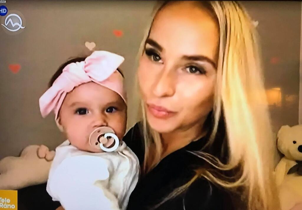 Január 2021: Lucia Mokráňová prvýkrát ukázala dcérku v plnej paráde a rovno v živom vysielaní Telerána.