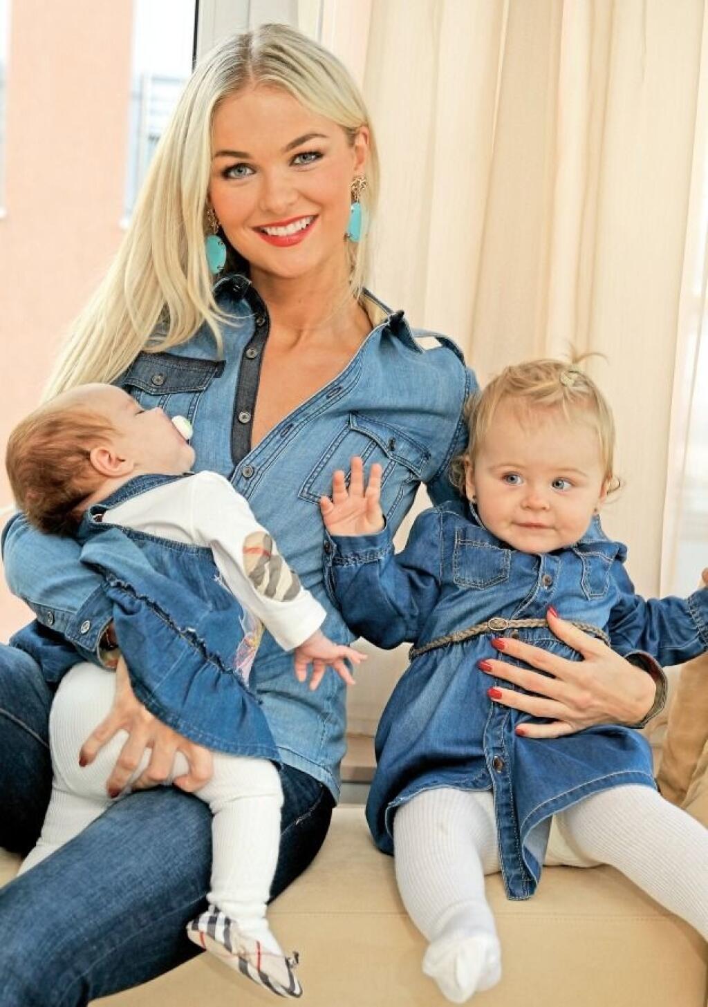 Anna Amenová so svojimi dvoma dcérkami