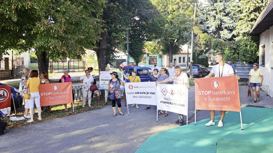 Protesty. „Naše zdravie je viac ako váš biznis,“ odkazujú ľudia investorom.