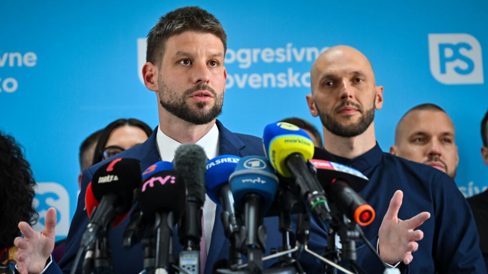 Na Slovensku sa v sobotu 30. septembra 2023 konali v poradí štvrté predčasné a celkovo deviate parlamentné voľby v ére samostatnosti. Na snímke uprostred predseda Progresívneho Slovenska (PS) Michal Šimečka počas tlačovej konferencie v Bratislave 1. októbra 2023. FOTO TASR - Pavol Zachar