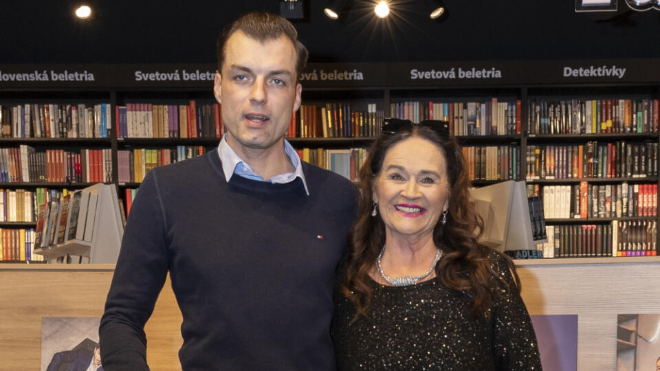 Хана Грегорова: Посмотрите, как они с Коптиком ладили! Она надела на его туфли высокие ФАТС и АХА.