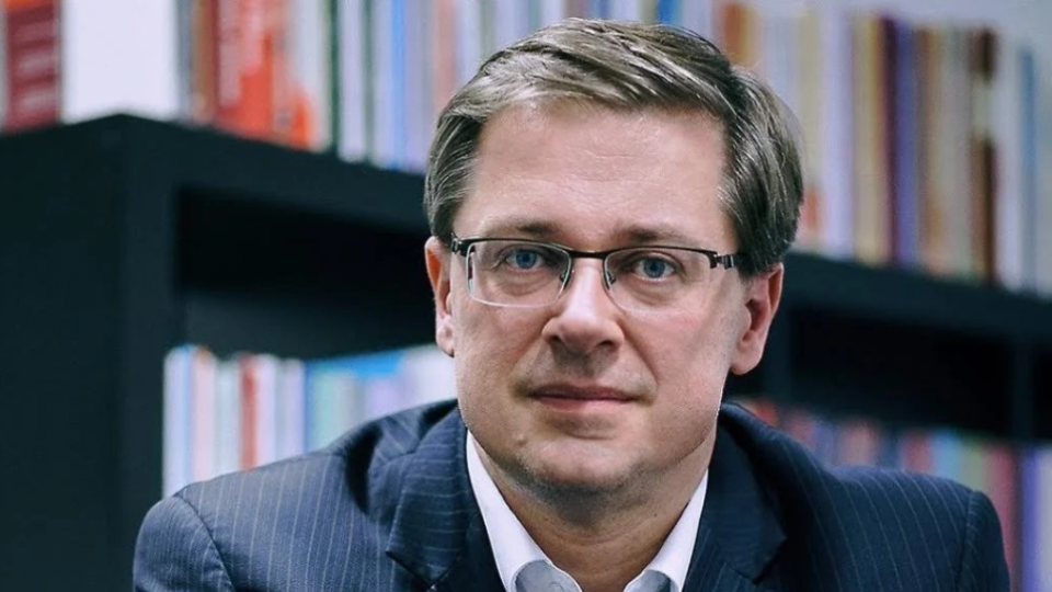 Sociológ Michal Vašečka upozorňuje, že politici stále ľuďom nehovoria, že vírus tu s nami bude aspoň do jari.
