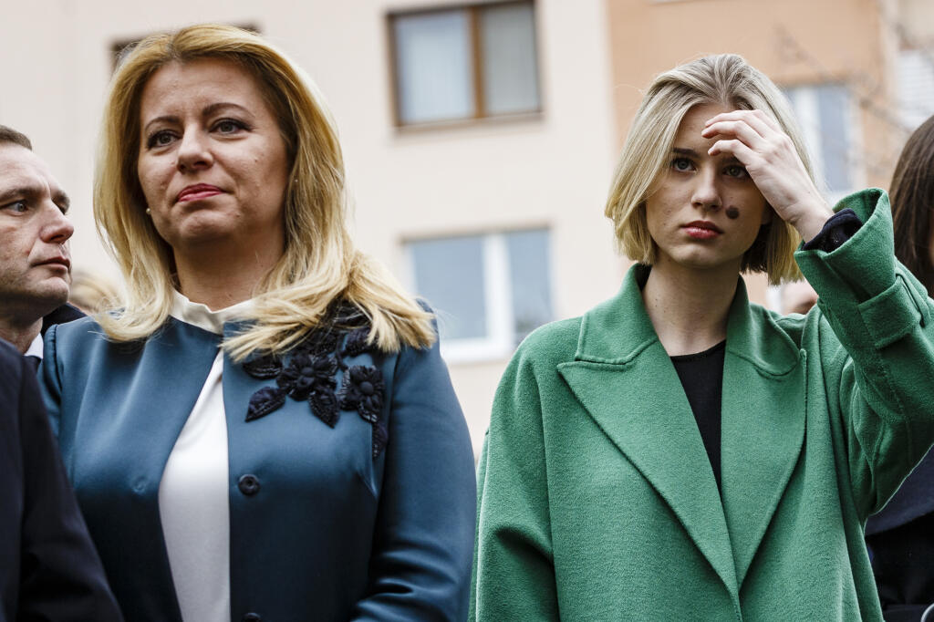 Prezidentka Slovenskej republiky Zuzana Čaputová v spoločnosti dcér prvovoličky Lei a Emy odvolila v Materskej škôlke v Pezinku.