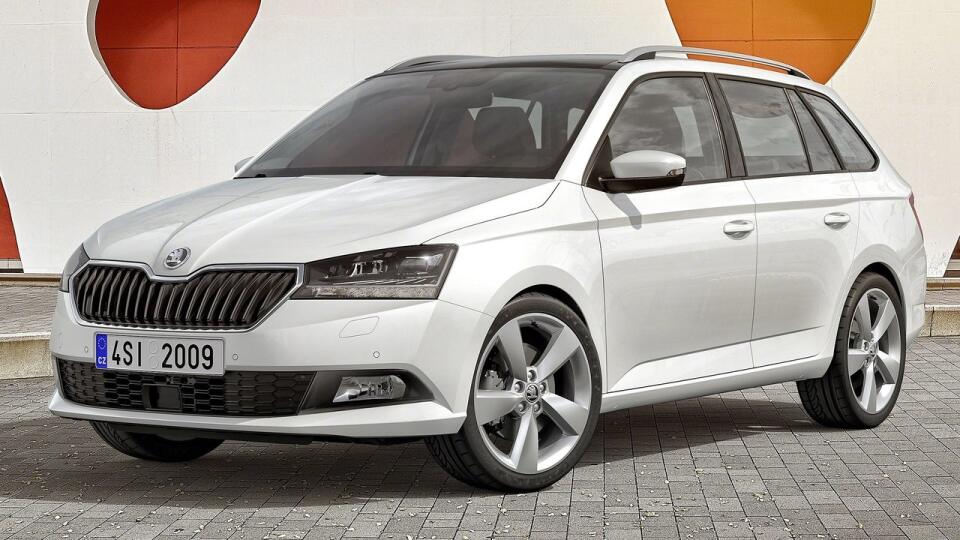 2. miesto:Škoda Fabia 3 Combi (na fotke je nový model, ktorý sa už chystá do predaja). Podľa údajov ZAP SR sa za prvé 4 mesiace predalo 795 kusov. Objem batožinového priestoru je 530 litrov.