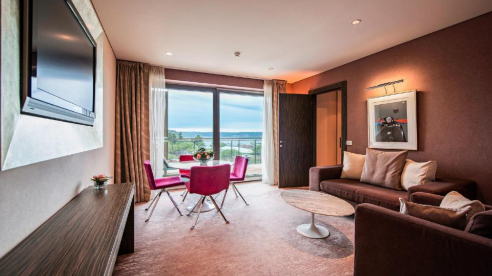 Apartmány v hotely v Slovinsku vyjdú turistov na viac ako 1000 eur za noc pre dve osoby. V cene máte len raňajky.