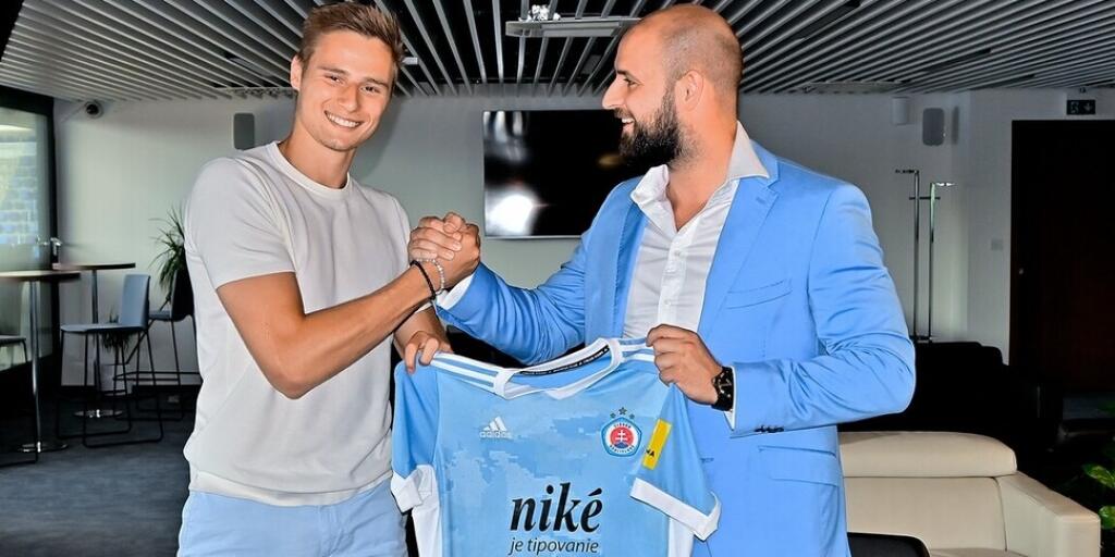 Futbalový Slovan Bratislava ohlásil v piatok druhú letnú posilu. Po Jurajovi Kuckovi prišiel do tímu úradujúceho majstra mladý belgický obranca Siemen Voet, ktorý naposledy pôsobil v holandskom prvoligovom Zwolle.