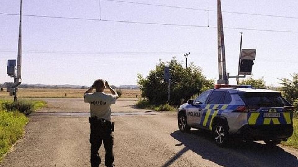 OD SKORÝCH RANNÝCH HODÍN KONTROLUJÚ ŽELEZNIČNÍ POLICAJTI NA ÚZEMÍ KRAJA FUNKČNOSŤ ŽELEZNIČNÝCH PRIECESTÍ