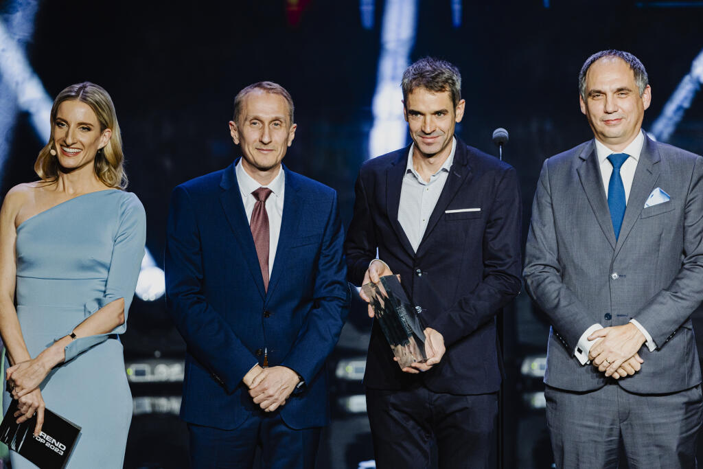 Na snímke zakladateľ a generálny riaditeľ spoločnosti INNOVATRICS Ján Lunter ml. preberá cenu TREND EXPORTÉR ROKA 2023 počas galavečera TREND TOP 2023.