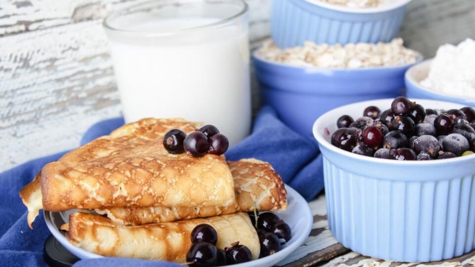 Babička vylepšila palacinkové cesto kefírom.