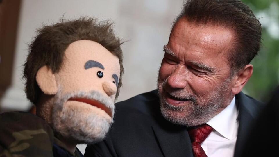 Arnold Schwarzenegger na premiére seriálu Fubar.