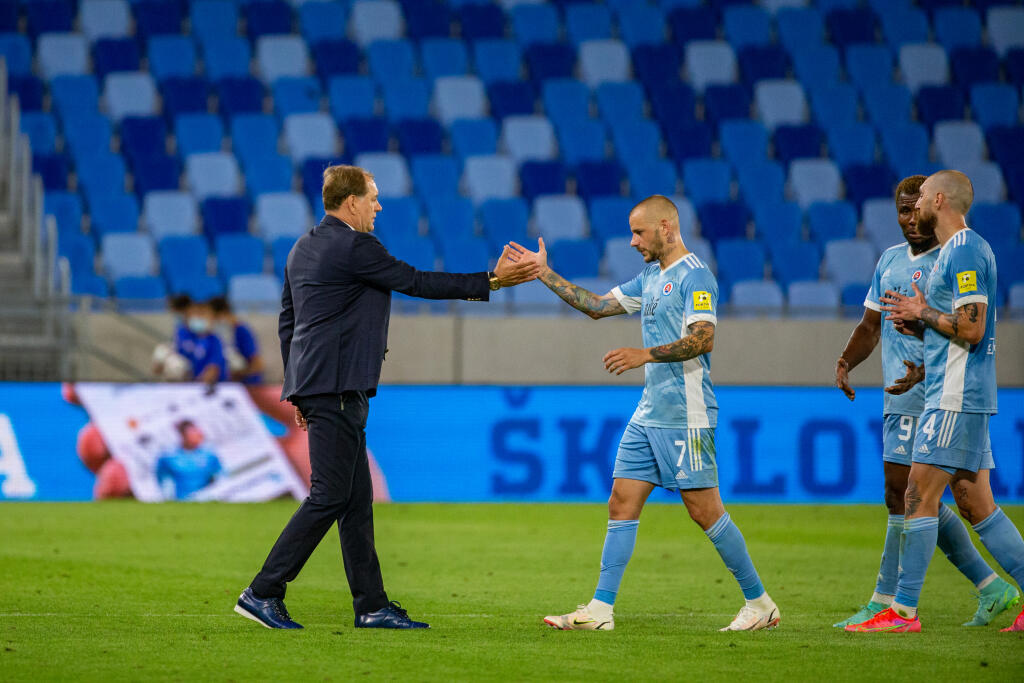 Druhé kolo Ligy majstrov 2021/2022 na Tehelnom poli kde sa stretli ŠK Slovan Bratislava a Young Boys Bern. Na snímke je Vladimír Weiss a Vladimír Weiss mladší.