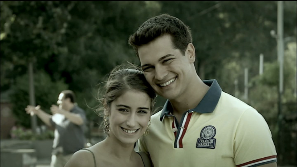V seriáli Feriha je zamilovaný do herečky Hazal Kaya.