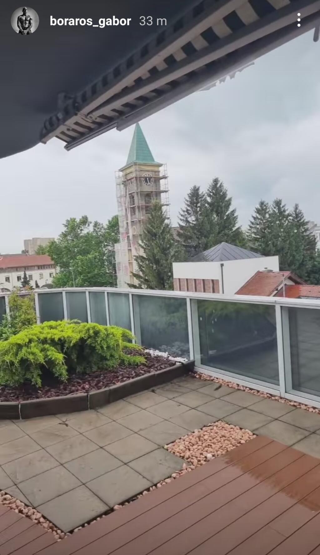 Mal aj obrovskú terasu s výhľadom na celú Nitru. Ktovie, či byt ešte vlastní a chodí tam vypnúť od babinca doma alebo sa ho vzdal.