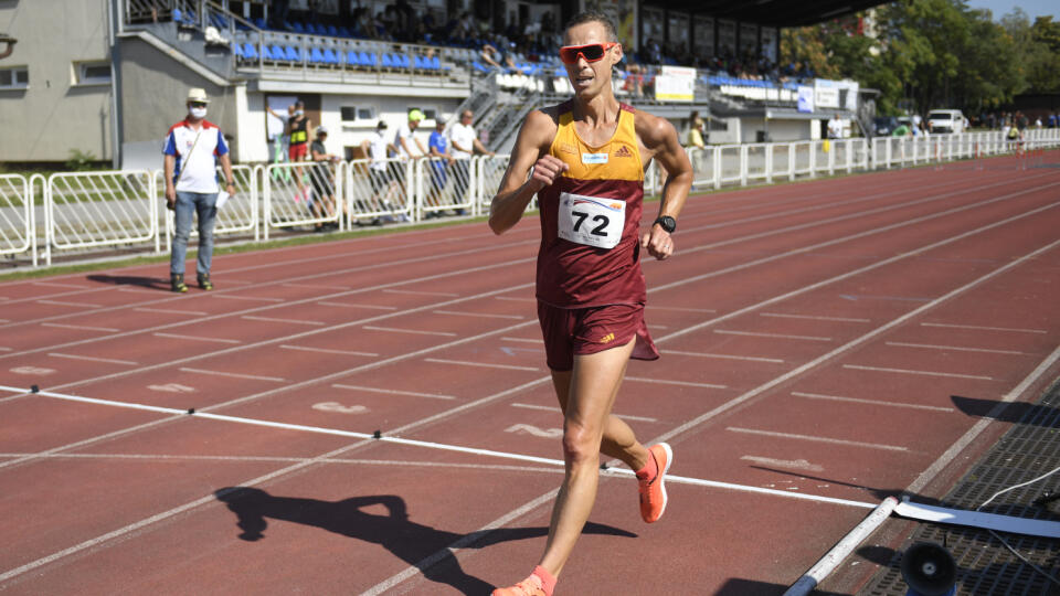 Finále Atletickej ligy 2020 na atletickom štadióne Technickej univerzity v Košiciach 15. septembra 2020. Na snímke Matej Tóth.
