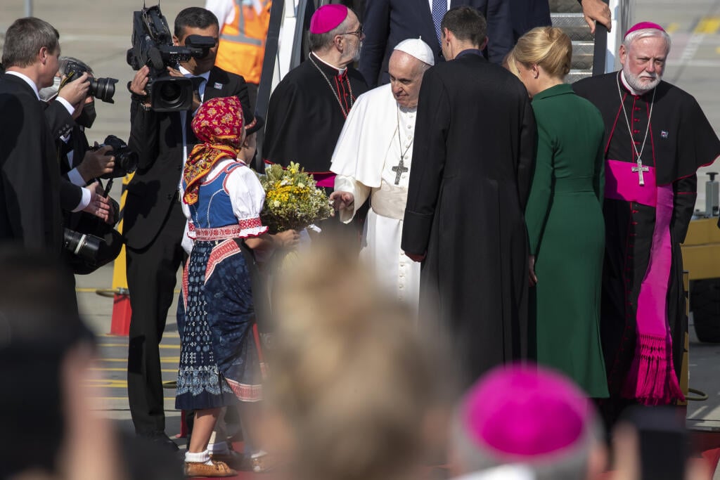 Prílet pápeža Františka na letisko M.R. Štefánika v Bratislave pri príležitosti trodňovej apoštolskej návštevy Slovenska.