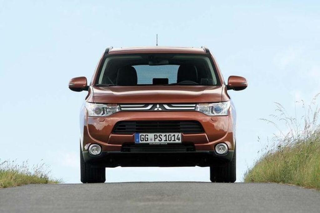 TREND test Mitsubishi Outlander 3G 2,2 D-DI Instyle