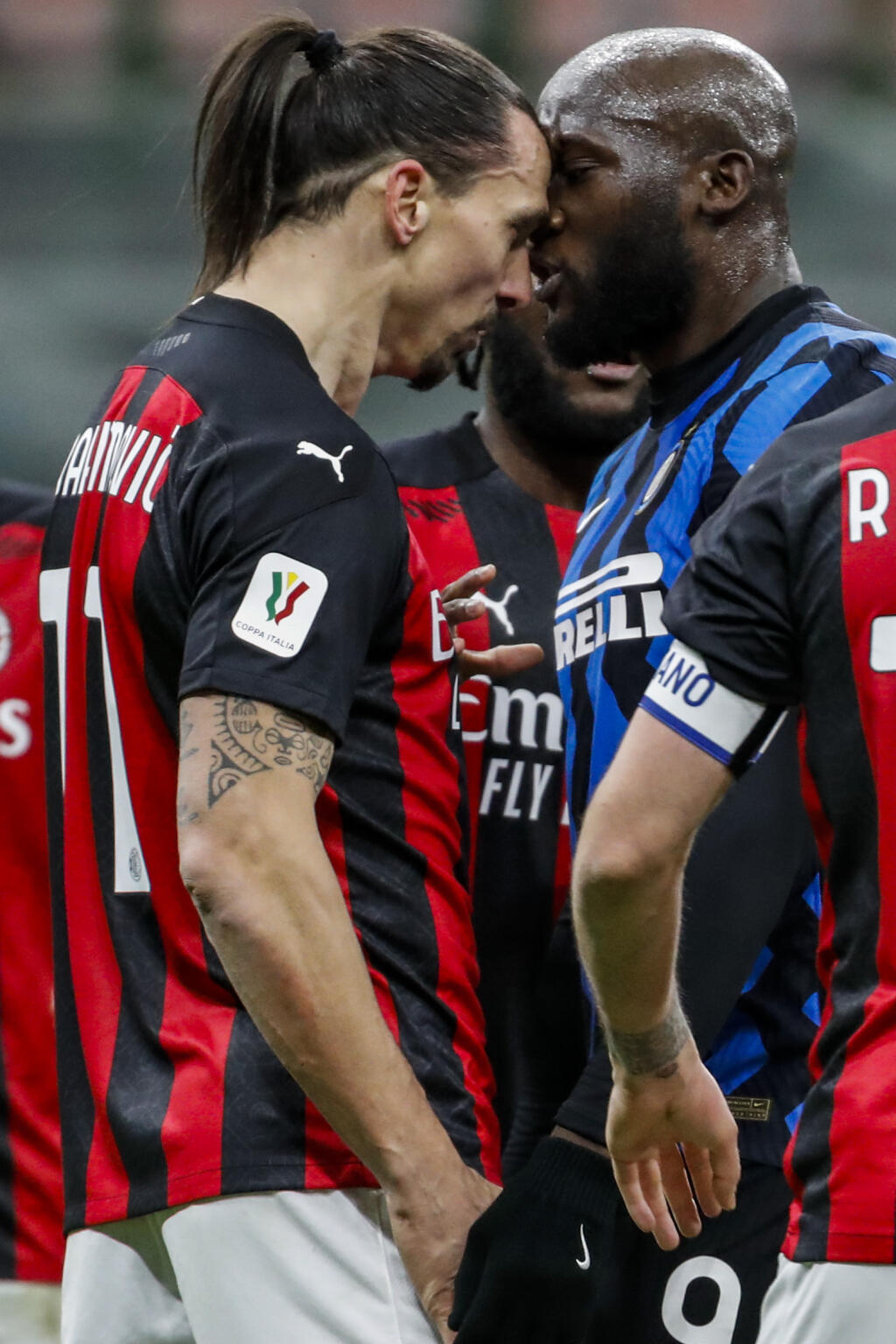 V utorňajšom štvrťfinále Copa Italia strelil síce gól, ale po dvoch žltých kartách sa nechal vylúčiť. Zarezonoval najmä jeho konflikt s Romeluom Lukakuom.
