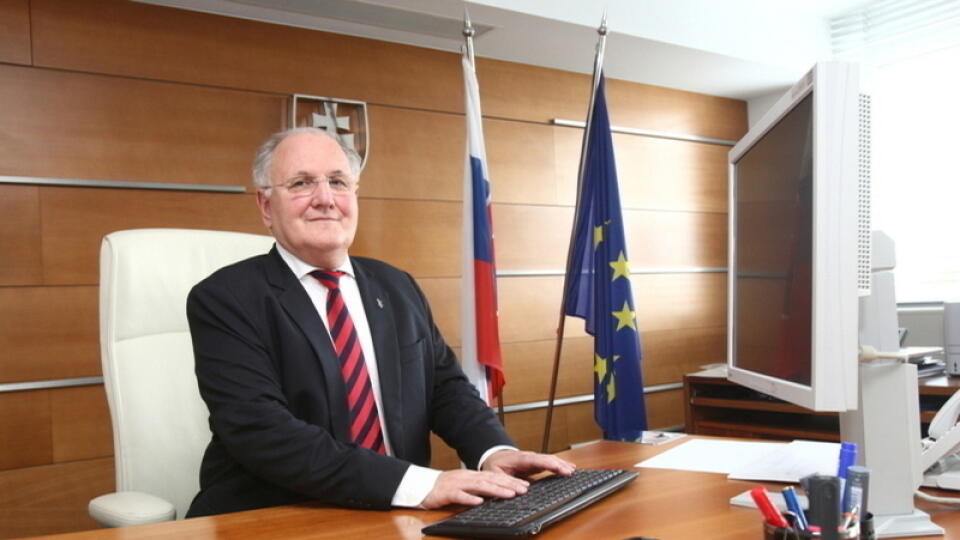 Minister školstva chce na učiteľské a študentské pôžičky získať ešte viac eur.