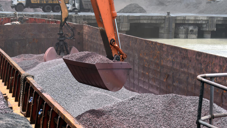 Crane,Lifting,Iron,Ore,From,The,Barge,At,Dindayal,Port
