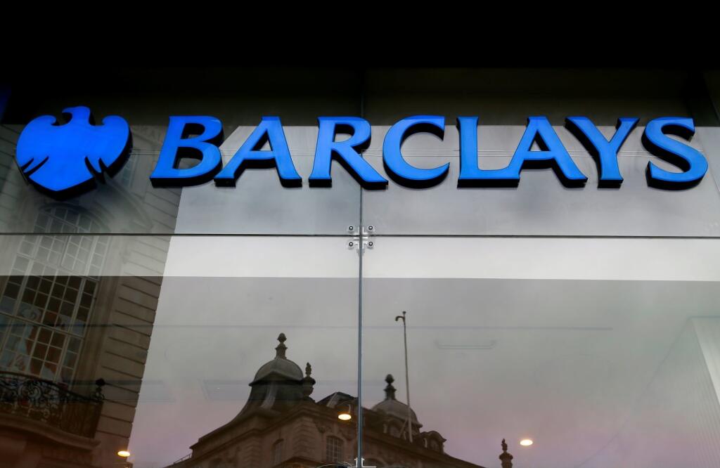 Briti sa búria proti svojim bankám, chýbajú im pobočky