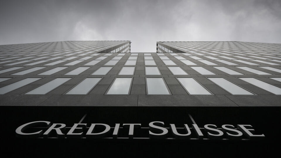 WA 31 archív Zürich - Na archívnej snímke z 21. februára 2022 logo švajčiarskej banky Credit Suisse v Zürichu. Credit Suisse vykázala vo štvrtok 9. februára 2023 za minulý rok stratu, už druhý rok po sebe a najväčšiu od finančnej krízy v roku 2008. Prispeli k tomu náklady na reštrukturalizáciu aj škandály banky, ktoré viedli klientov k bezprecedentným výberom. Bankový gigant pritom očakáva, že v roku 2023 sa prepadne ešte hlbšie do červených čísel. FOTO TASR/AP
FILE - Grey clouds cover the sky
