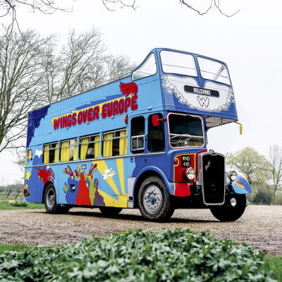 Maľovaný autobus, v ktorom sa vozila hudobná legenda, ide do dražby: Kto dá viac?