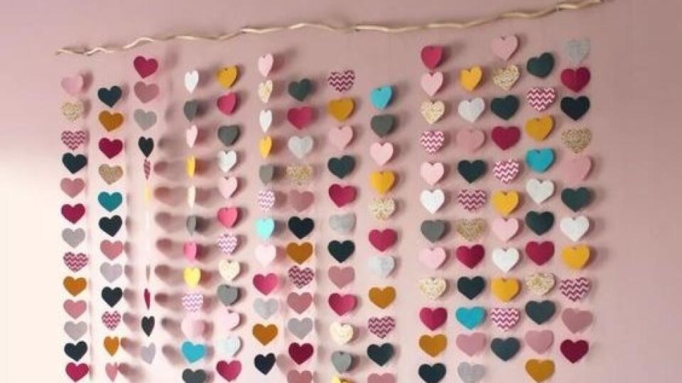 DIY ozdoba nad posteľou v detskej izbe.