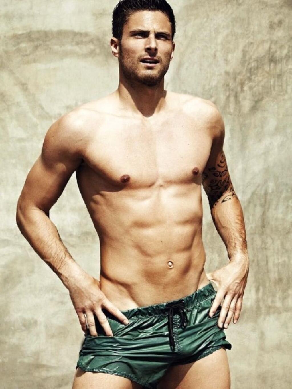 6. Útočník Arsenalu Londýn Olivier Giroud žije s titulom najsexi futbalista všetkých čias. Francúz však v ankete presvedčil len 7,5% žien v ankete.