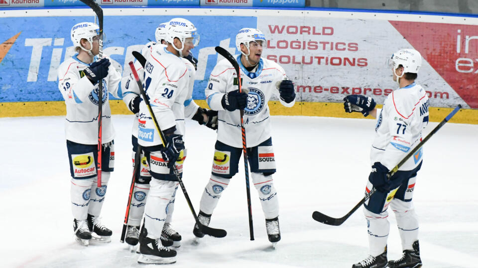 Hokejisti HK Nitra si poradili v nedeľňajšom krajskom derby 10. kola Tipsport ligy doma s HC Mikron Nové Zámky 4:0.