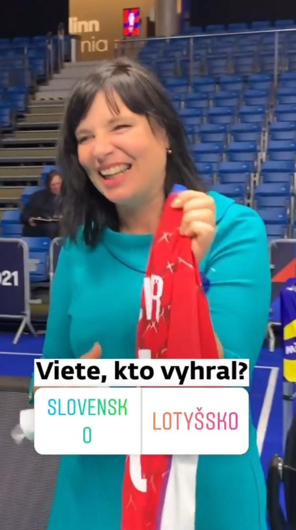 Medzi divákmi na ME vo volejbale sa objavila aj predsedníčka politickej strany Za ľudí a ministerka Veronika Remišová, ktorá si zo zápasu odniesla aj darček: podpísaný dres slovenskej reprezentácie.
