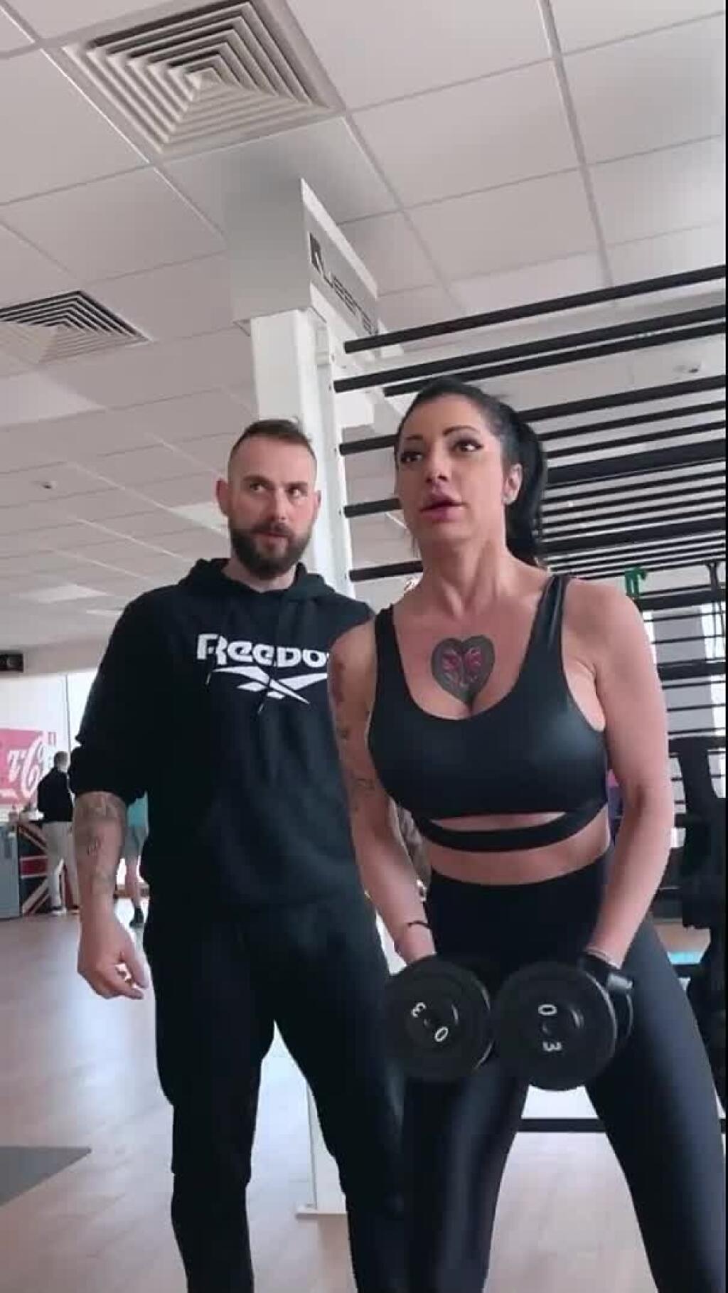 FOTO Provokujúca fanúšička slovenského futbalistu. Preboha, veď to je pornoherečka