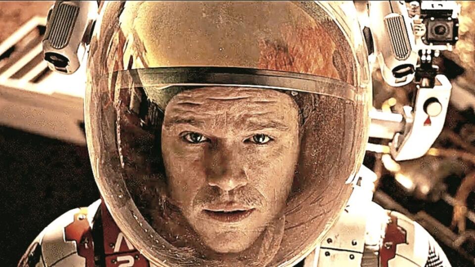 Mark Watney: Opusteného kozmonauta na Marse si zahral oscarový Matt Damon. Svoj honorár si rozhodne zaslúžil, väčšinu času totiž strávi na plátne sám.