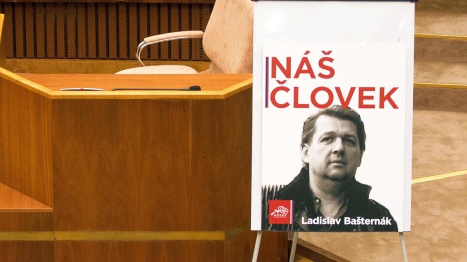 Ladislav Bašternák, opozičný banner v parlamente