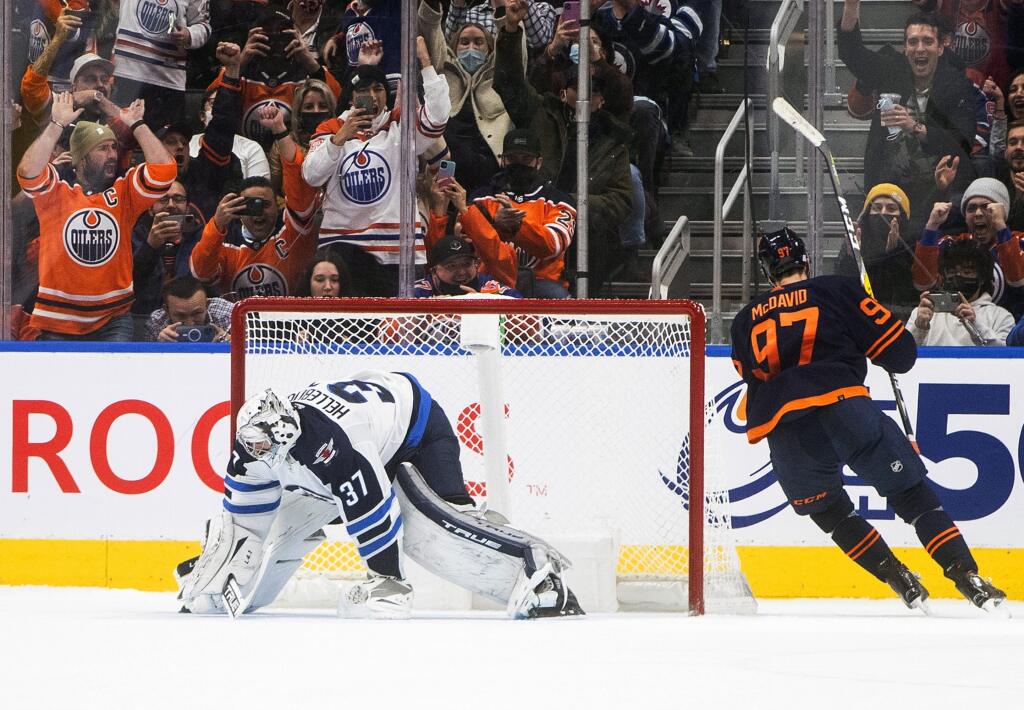 Connor McDavid znova predviedol svoju genialitu.