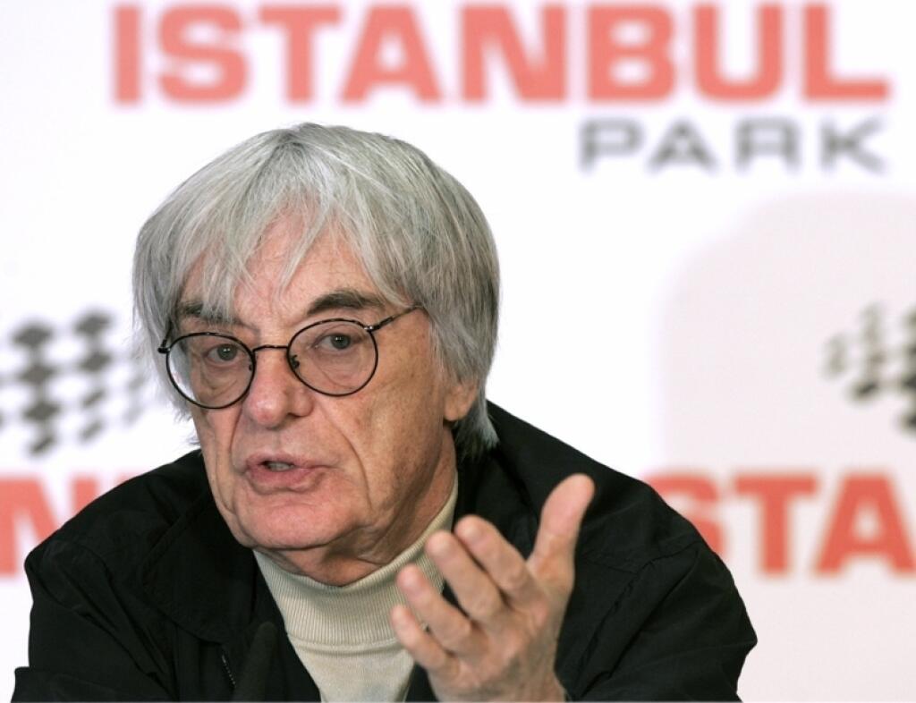 Bývalý šéf formuly 1 Bernie Ecclestone nešetril Ferrari kritikou.