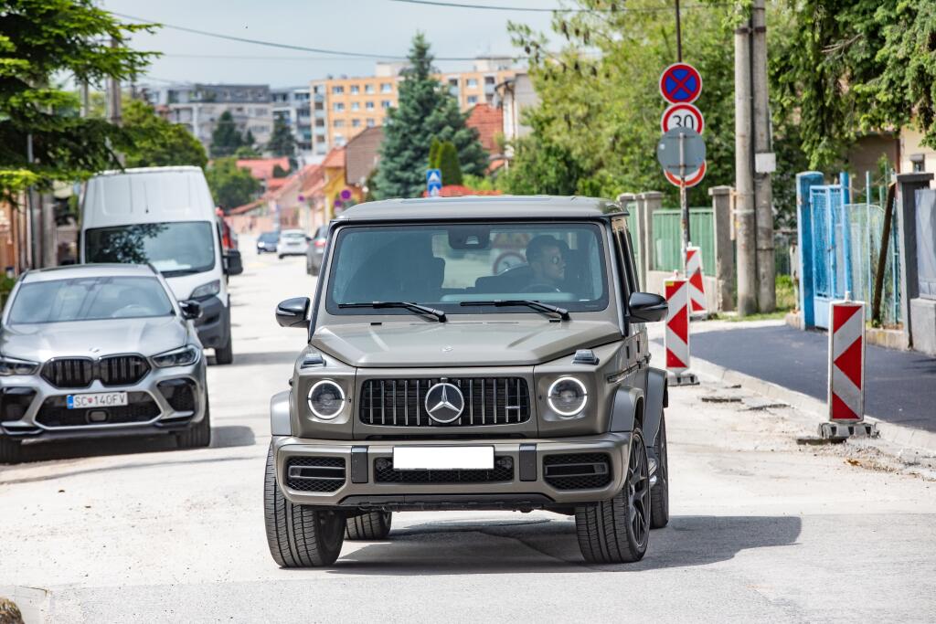 Martin Dúbravka na svojom géčkovom Mercedese.