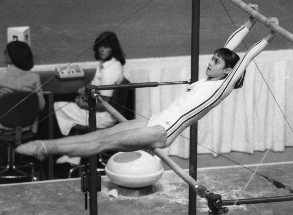 Comaneciová ako 15-ročná ovládla športový svet na olympiáde v Montreale.