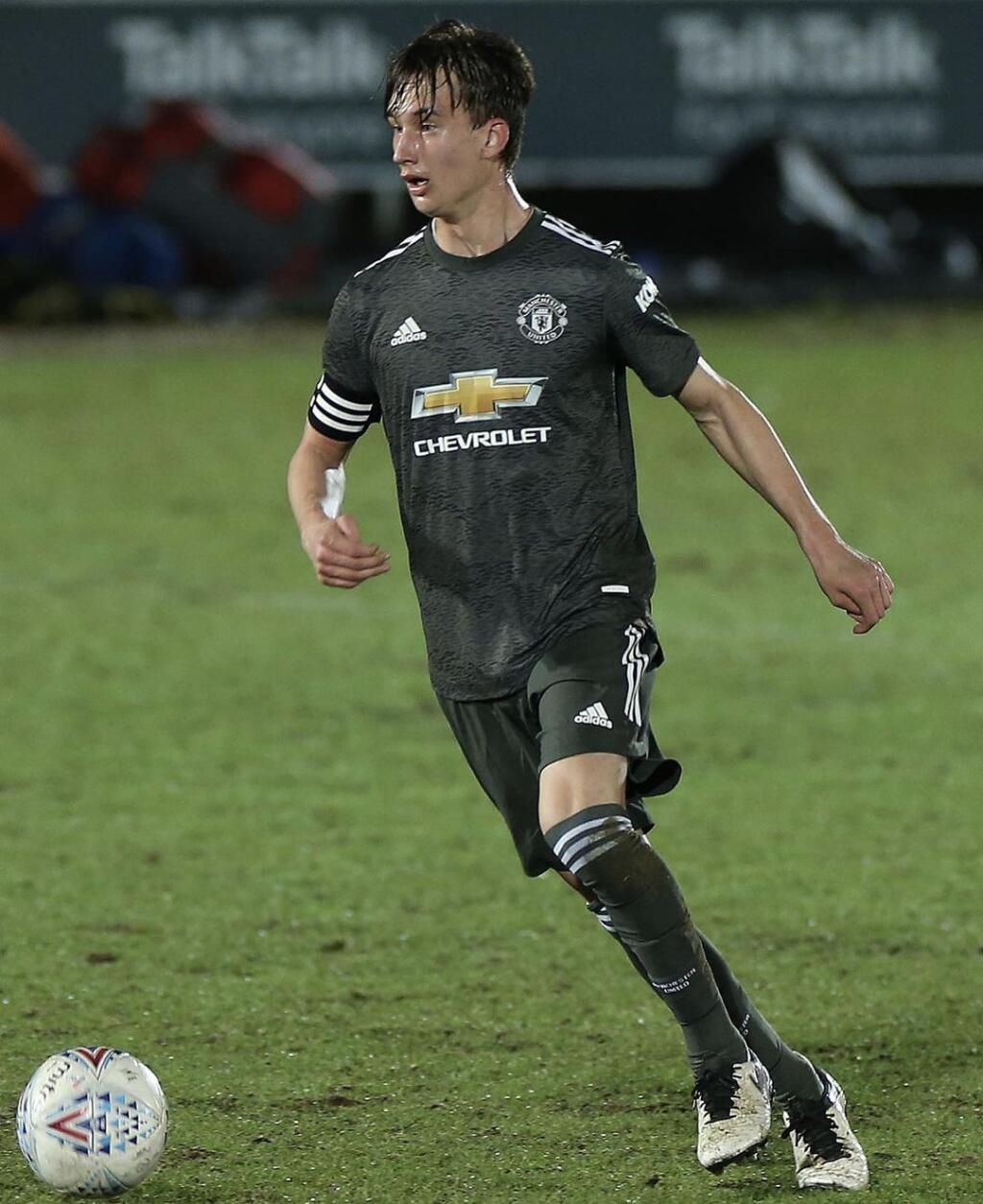 Hoci mal na stole ponuky z viacerých európskych veľkoklubov, pred piatimi rokmi sa upísal Manchestru United. Rodák z Vranova nad Topľou Martin Šviderský tak dnes trénuje s hviezdnym Cristianom Ronaldom či Marcusom Rashfordom, a v tíme do 23 rokov čaká na svoju príležitosť nastúpiť po ich boku aj v súťažnom zápase.