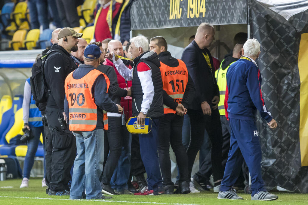 Futbalové kluby už majú od vlády povolenie opäť zarezávať naplno.